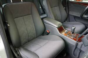 Bild 18/38 von Mercedes-Benz E 200 Kompressor (2001)
