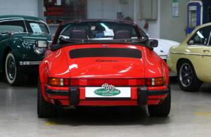 Image 33/47 of Porsche 911 Carrera 3.2 (1989)