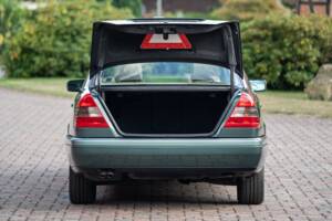 Bild 18/74 von Mercedes-Benz C 280 (1993)