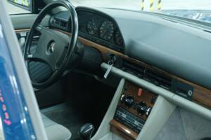 Bild 25/50 von Mercedes-Benz 300 SE (1990)