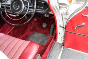 Image 23/35 of Mercedes-Benz 190 c (1965)