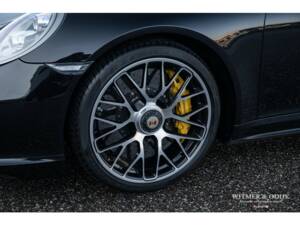 Image 16/34 of Porsche 911 Turbo S (2015)