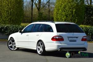 Image 3/50 of Mercedes-Benz E 500 T (2004)