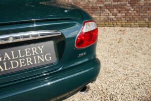 Image 37/50 of Jaguar XKR (2001)