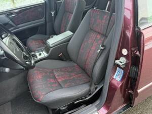 Bild 8/14 von Mercedes-Benz E 200 (1996)