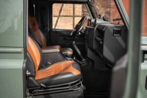 Image 38/42 of Land Rover Defender 90 (2015)