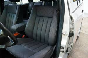 Image 28/36 de Mercedes-Benz E 220 T (1993)