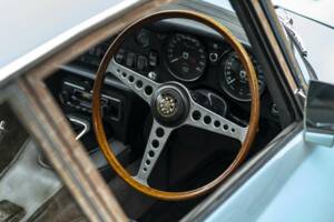 Image 19/50 de Jaguar E-Type (1968)