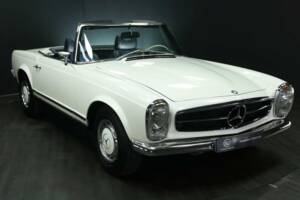 Image 8/50 of Mercedes-Benz 280 SL (1968)