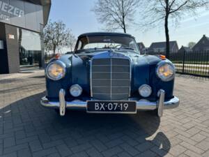 Afbeelding 5/16 van Mercedes-Benz 220 SE (1960)