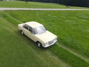 Immagine 1/32 di Mercedes-Benz 200 (1974)