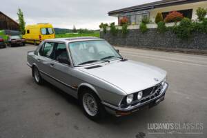 Image 11/59 of BMW 528i (1982)