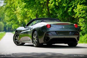 Image 73/85 of Ferrari California (2010)