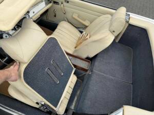 Image 35/50 of Mercedes-Benz 280 SL (1969)