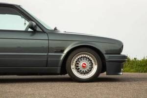 Image 11/50 of BMW 325i (1990)