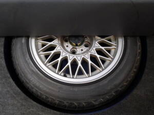 Image 17/37 of BMW 325i (1991)