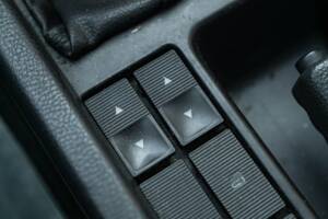Image 42/50 of Alfa Romeo 75 2.0 Twin Spark (1990)