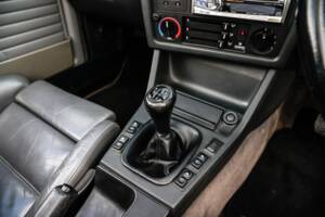 Immagine 21/28 di BMW 318i (1993)