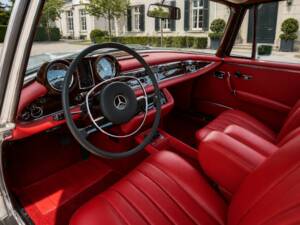 Bild 12/19 von Mercedes-Benz 280 SE 3,5 (1970)