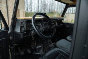 Bild 33/50 von Land Rover 90 (1985)
