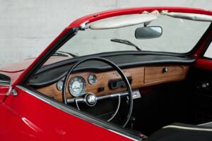 Image 15/50 of Volkswagen Karmann Ghia 1500 (1971)