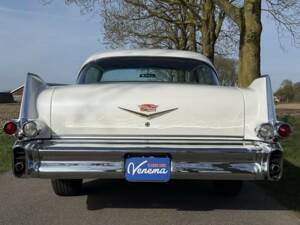 Image 5/36 of Cadillac 62 Sedan DeVille (1957)