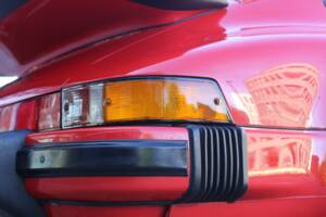 Afbeelding 46/50 van Porsche 911 Carrera 3.2 (1988)