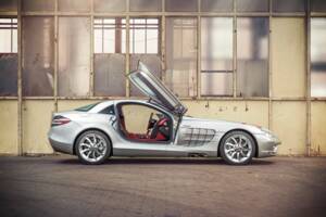 Image 20/61 of Mercedes-Benz SLR McLaren (2004)