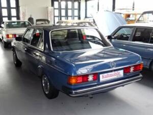 Bild 9/20 von Mercedes-Benz 240 D (1982)