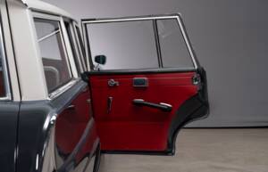 Bild 24/31 von Mercedes-Benz 230 S Universal (1967)