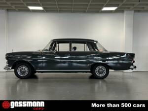 Image 4/15 of Mercedes-Benz 190 c (1964)
