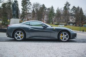 Image 6/28 of Ferrari California (2011)