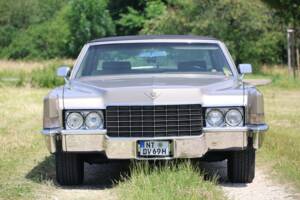 Immagine 3/8 di Cadillac Sedan DeVille (1969)