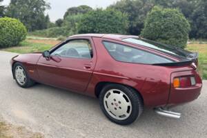 Image 7/32 of Porsche 928 S (1988)
