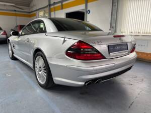 Image 23/29 of Mercedes-Benz SL 55 AMG (2002)