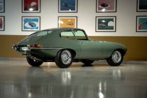 Image 12/50 of Jaguar E-Type 4.2 (1966)