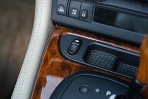 Image 51/91 de Jaguar XK8 4.0 (2000)