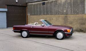 Immagine 2/21 di Mercedes-Benz 560 SL (1988)