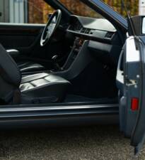 Bild 69/79 von Mercedes-Benz 200 CE (1993)