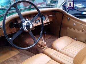 Image 29/57 of Jaguar XK 120 SE OTS (1953)
