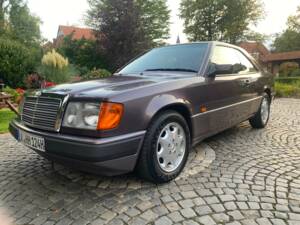 Bild 5/35 von Mercedes-Benz 230 CE (1992)