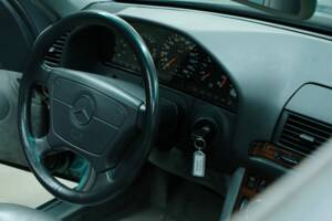 Bild 33/50 von Mercedes-Benz 300 SE (1991)
