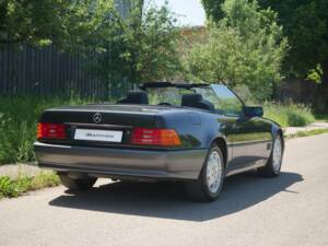 Image 6/39 de Mercedes-Benz 280 SL (1900)