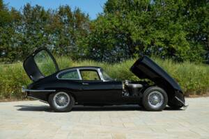 Image 6/50 de Jaguar E-Type (1968)