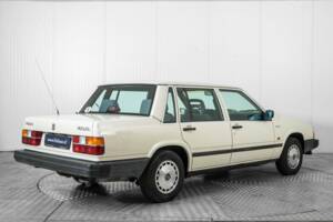 Image 2/50 of Volvo 740 GL (1987)