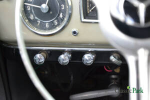 Image 30/50 of Mercedes-Benz 220 (1952)