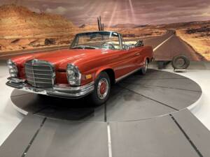 Image 4/49 de Mercedes-Benz 280 SE 3,5 (1971)