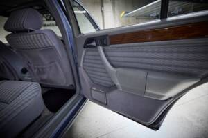 Image 84/100 of Mercedes-Benz 230 TE (1990)