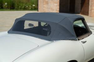 Bild 33/50 von Jaguar E-Type (1968)