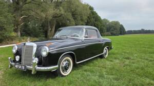 Image 4/8 of Mercedes-Benz 220 S (1959)